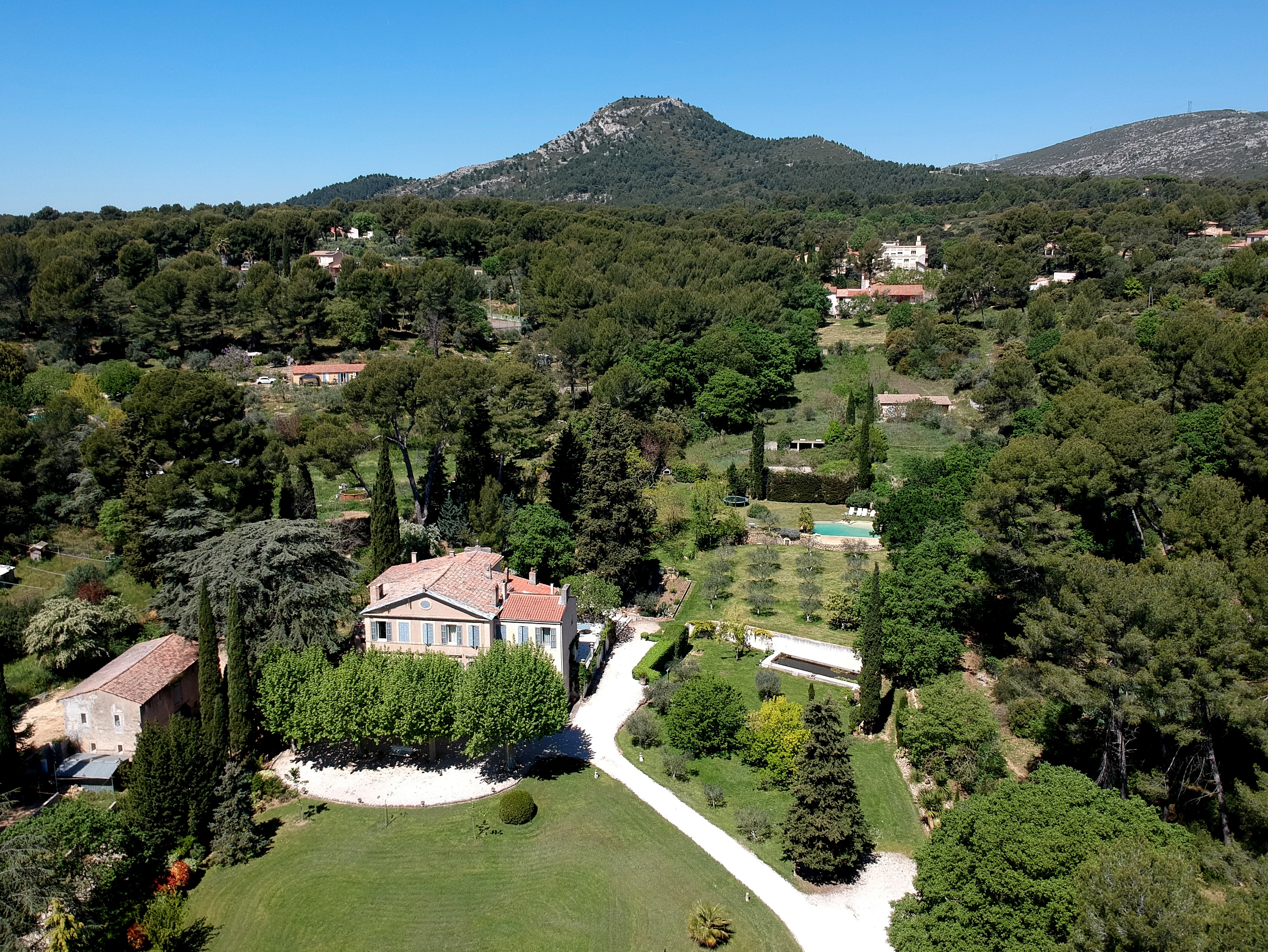 Le jardin de la maison.